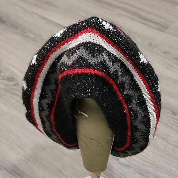 GUC Blk/Red/White/Gray/& Silver Sweater Barret Beanie Hat - Picture 1 of 5